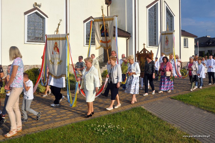 66 Procesja eucharystyczna.jpg